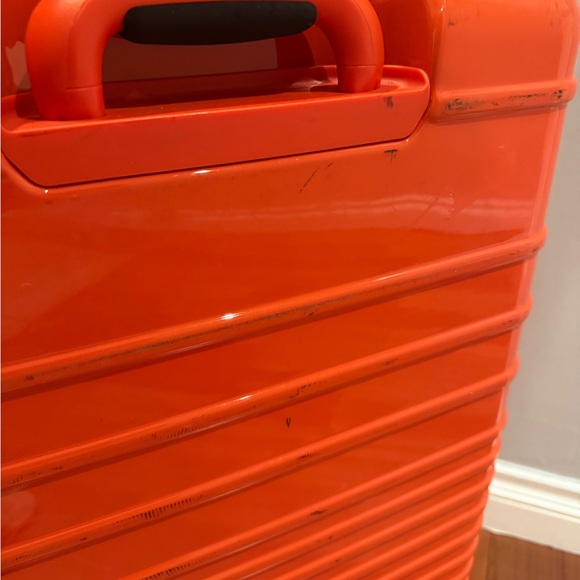 Beis Medium Check In Roller 26” in Flame - Picture 4 of 6